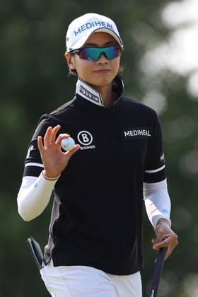 Meijer LPGA, Golf Damen Classic Na Rin An of Republic of Korea acknowledges the crowd after her birdie on the first green during the third round of the Meijer LPGA Classic for Simply Give golf tournament at Blythefield Country Club in Belmont, MI, USA Saturday, June 17, 2023. Belmont Michigan United States  Copyright: xJorgexLemusx originalFilename:lemus-meijerlp230617_npUw8.jpg