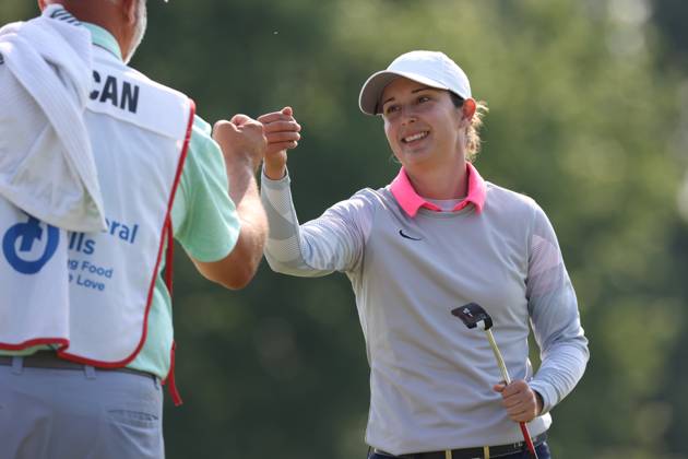 Meijer LPGA, Golf Damen Classic Lindy Duncan celebrates her birdie on the first green during the third round of the Meijer LPGA Classic for Simply Give golf tournament at Blythefield Country Club in Belmont, MI, USA Saturday, June 17, 2023. Belmont Michigan United States  Copyright: xJorgexLemusx originalFilename:lemus-meijerlp230617_npWzI.jpg