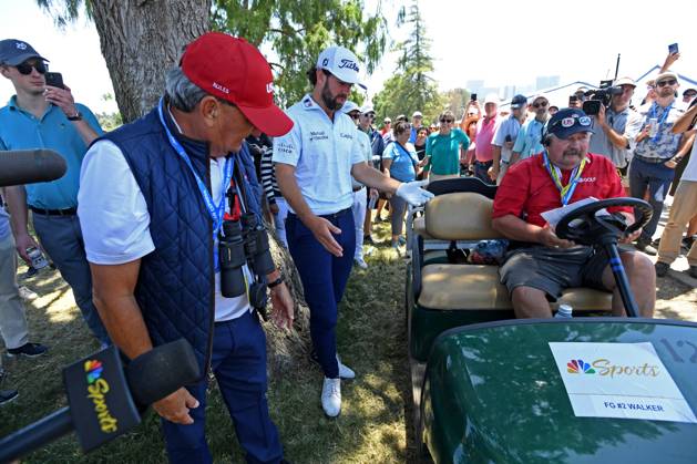 Cameron Young and course officials figure out what to do with Young s errant shot of the 10th fairway during the third round for the 2023 U.S. Open at the Los Angeles Country Club in Los Angeles on Saturday June 17, 2023.  LAP2023061702 MIKExGOULDING