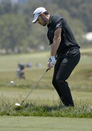 Patrick Cantlay hits from the fringe around the 10th green during the third round for the 2023 U.S. Open at the Los Angeles Country Club in Los Angeles on Saturday June 17, 2023.  LAP2023061705 MIKExGOULDING