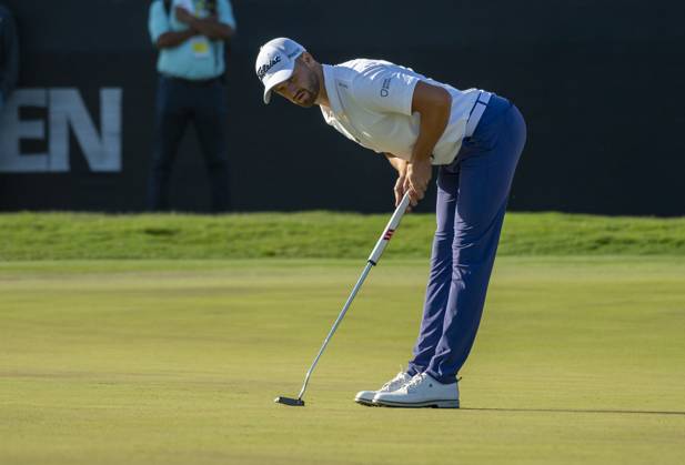 Wyndham Clark tries some body english to no avail on his birdie putt on the 10th hole during the third round for the 2023 U.S. Open at the Los Angeles Country Club in Los Angeles on Saturday June 17, 2023.  LAP2023061722 MIKExGOULDING