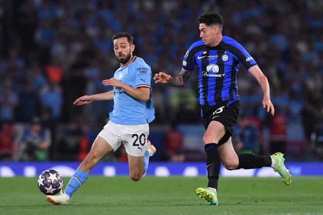 Soccer Champions League final Manchester City Inter Milan on 10 06 2023 at Ataturk Olympic Stadium in Istanbul Bernardo Silva Manchester , left Alessandro Bastoni Milan , right xHDJPGx
