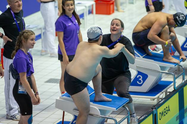 SPECIAL OLYMPICS - World Summer Games 2023 BERLIN,GERMANY,18.JUN.23 - SPECIAL OLYMPICS - World Summer Games 2023, swimming. Image shows an athlete with volunteers.  GEPAxpictures xGintarexKarpaviciute