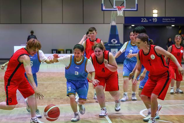 June 18, 2023, Berlin, Germany: Athletes from China and Kazakhstan compete in basketball discipline during the Special Olympics Summer World Games Berlin 2023 in Messe conference centre. The 2023 Berlin Games will host 7000 athletes with learning disabilities from 190 countries. Special Olympics is an international charity which aims to include individuals with learning disabilities into the realm of olympic sports. Berlin 2023 is the biggest sporting as well as charitable event of 2023. Berlin Germany - ZUMAs197 20230618_zaa_s197_143 Copyright: xDominikaxZarzyckax