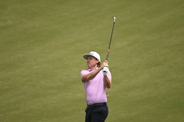 Cameron Smith of Australia watches his fairway shot on the third hole during the final round of the 2023 U.S. Open Golf Championship at the Los Angeles Country Club in Los Angeles, California on Sunday, June 18, 2023.  LAP20230618743 ALEXxGALLARDO