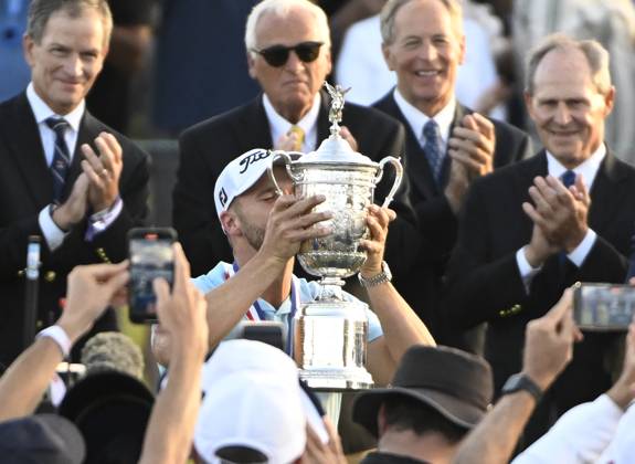 Wyndham Clark celebrates with his trophy after winning the after winning the 2023 U.S. Open Golf Championship at the Los Angeles Country Club in Los Angeles, California on Sunday, June 18, 2023. The win is Clark s first major championship and he shot 64, 67, 69 and 70 for a 10-under-par 270.  LAP202306187796 ALEXxGALLARDO