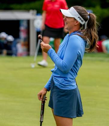 June 21, 2023, Springfield, NJ, USA: Linn Grant (SWE) eats an ice cream bar as she practices her putting at the KPMG Womens Golf Championship at Baltusrol Golf Club in Springfield, NJ on June 21, 2023. Eclipse Sportswire CSM Springfield USA - ZUMAcs17 20230621_zaf_cs17_008 Copyright: xScottxSeriox