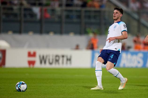 TA™ QALI, MALTA - JUNE 16: England national soccer team player Declan Rice passes the ball during the UEFA EURO, EM, Europameisterschaft,Fussball 2024 European qualifying soccer match between Malta and England at the National Stadium, Ta™ Qali, Malta, on 16 June 2023. Malta v England - UEFA EURO 2024 European Qualifier