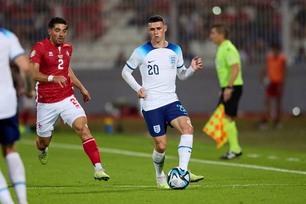 TA™ QALI, MALTA - JUNE 16: England national soccer team player Phil Foden passes the ball during the UEFA EURO, EM, Europameisterschaft,Fussball 2024 European qualifying soccer match between Malta and England at the National Stadium, Ta™ Qali, Malta, on 16 June 2023. Malta v England - UEFA EURO 2024 European Qualifier