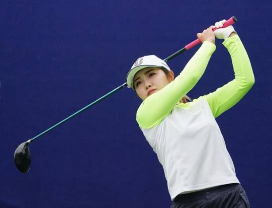 Golf: Women s PGA, Golf Herren Championship Ayaka Furue of Japan hits off the first tee during the first round of the Women s PGA Championship golf tournament at Baltusrol Golf Club in Springfield, New Jersey, on June 22, 2023.  A14AA0001611400P 