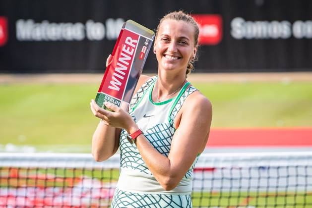 Bett1 Open WTA 500 Berlin, 24 06 2023 Petra Kvitova Czech Republic celebrates the title and raises the trophy Bett1 Open Final WTA 500 Steffi Graf Stadium, Rot Weiss Tennis Club, Berlin, 24 06 2023 Bett1Open Copyright: xBEAUTIFULxSPORTS LucianoxLimax