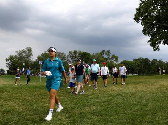 Jeongeun Lee of South Korea and spectators evacuate the golf course due to a weather warning with lightning already in the area in the final round of the KPMG Women s PGA, Golf Herren Championship at Baltusrol Golf Club in Springfield, NJ on Sunday, June 25, 2023.  NYP20230625102 JohnxAngelillo