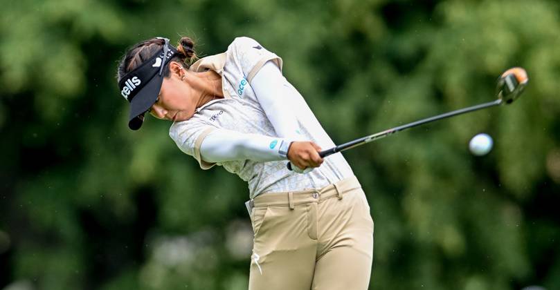 June 25, 2023, Springfield, NJ, USA: Jenny Shin hits a tee shot during the final round of the KPMG Womens Golf Championship at Baltusrol Golf Club in Springfield, NJ on June 25, 2023. Eclipse Sportswire CSM Springfield USA - ZUMAcs17 20230625_zaf_cs17_011 Copyright: xScottxSeriox