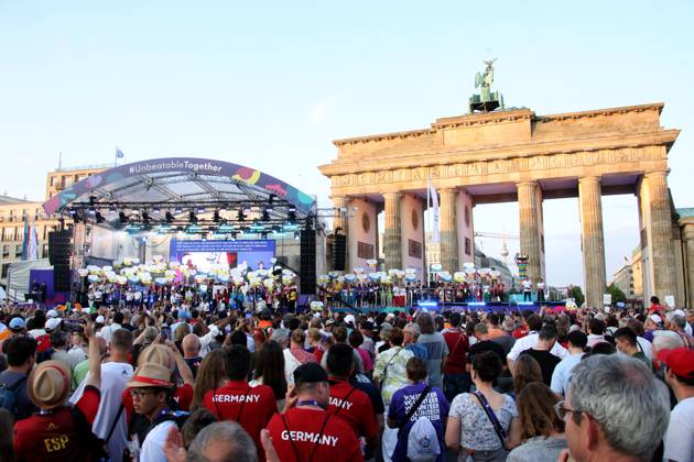 DEU, Special Olympics Closing Ceremony, 25 06 2023, Brandenburg Gate, Berlin, DEU, Special Olympics Closing Ceremony, in picture All nations came together once again Foto Juergen Engler nordphoto GmbH nordphotoxGmbHx xEngler nph00076