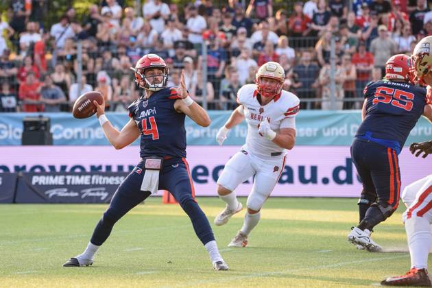 American Football, 2023 season, European League of Football ELF , Hamburg Sea Devils Berlin Thunder, Stadion Hoheluft Hamburg , 25 06 2023, 4 Gameweek Moritz M Maack 4, Sea Devils, QB, GER For editorial use only Photo IMAGO Lobeca Roberto Seidel Hamburg Stadion Hoheluft, Lokstedter Steindamm 87 Hamburg Germany Copyright: xIMAGO. Lobeca RobertoxSeidel,xAllxrightsxnotxspecificallyxgrantedxarexreserved.x