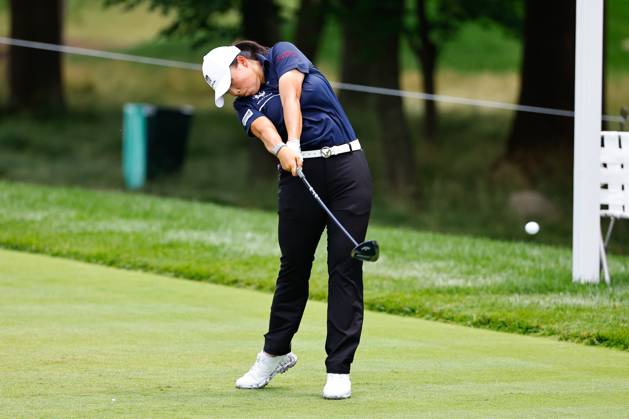 SPRINGFIELD, NJ - JUNE 25: Ruoning Yin of China tees off at the 6th tee during the LPGA, Golf Damen KPMG Women™s PGA, Golf Herren Championship on June 25, 2023 at Baltusrol Golf Club (Lower Course) in Springfield, New Jersey. (Photo by Rich Graessle Icon Sportswire) GOLF: JUN 25 LPGA KPMG Women™s PGA Championship EDITORIAL USE ONLY Icon23062519312