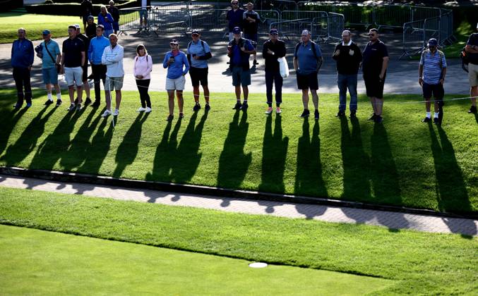 Mandatory Credit: Photo by James Marsh Shutterstock (13987420al) Spectators watch on the 1st tee. Betfred British Masters, Day One, Golf, The Belfry Golf Club, Sutton Coldfield, UK - 29 Jun 2023 Betfred British Masters, Day One, Golf, The Belfry Golf Club, Sutton Coldfield, UK - 29 Jun 2023  Copyright: xJamesxMarsh Shutterstockx 13987420al