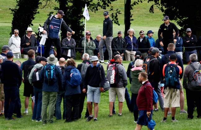Mandatory Credit: Photo by James Marsh Shutterstock (13987422ba) Spectators watch on during round two. Betfred British Masters, Day Two, Golf, The Belfry Golf Club, Sutton Coldfield, UK - 30 Jun 2023 Betfred British Masters, Day Two, Golf, The Belfry Golf Club, Sutton Coldfield, UK - 30 Jun 2023  Copyright: xJamesxMarsh Shutterstockx 13987422ba