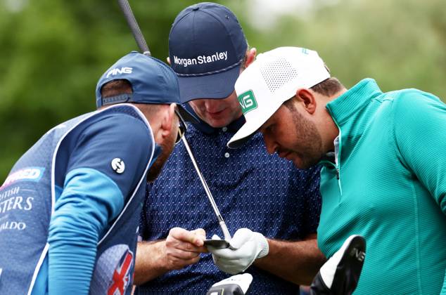 Mandatory Credit: Photo by James Marsh Shutterstock (13987422cs) Justin Rose and Thirston Lawrence of England look at his club. Betfred British Masters, Day Two, Golf, The Belfry Golf Club, Sutton Coldfield, UK - 30 Jun 2023 Betfred British Masters, Day Two, Golf, The Belfry Golf Club, Sutton Coldfield, UK - 30 Jun 2023  Copyright: xJamesxMarsh Shutterstockx 13987422cs