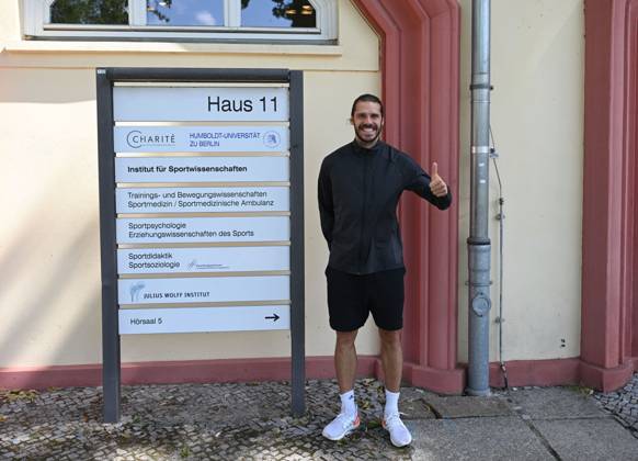 Football, 1. FC Union Berlin, player after medical examination in the Charite