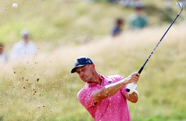 Sport Bilder des Tages Mandatory Credit: Photo by James Marsh Shutterstock (13995948ar) Bryson DeChambeau of USA and team Crushers during his round. LIV Golf Invitational London, Day Two, Golf, Centurion Club, Hemel Hempstead, UK - 08 Jul 2023 LIV Golf Invitational London, Day Two, Golf, Centurion Club, Hemel Hempstead, UK - 08 Jul 2023 Copyright: xJamesxMarsh Shutterstockx 13995948ar