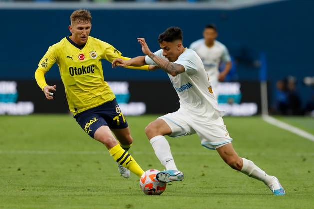 Zenit St. Petersburg v Fenerbahce SK - Pari Match Premier Gustavo Mantuan (R) of Zenit St. Petersburg and Burak Kapacak of Fenerbahce vie for the ball during the Pari Match Premier tournament match between FC Zenit Saint Petersburg and Fenerbahce SK on July 9, 2023 at Gazprom Arena in Saint Petersburg, Russia. Saint Petersburg Russia Copyright: xMikexKireevx originalFilename:kireev-zenitstp230709_npEFx