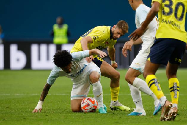 Zenit St. Petersburg v Fenerbahce SK - Pari Match Premier Claudinho (L) of Zenit St. Petersburg and Ismail Yuksek of Fenerbahce vie for the ball during the Pari Match Premier tournament match between FC Zenit Saint Petersburg and Fenerbahce SK on July 9, 2023 at Gazprom Arena in Saint Petersburg, Russia. Saint Petersburg Russia Copyright: xMikexKireevx originalFilename:kireev-zenitstp230709_np1Kz