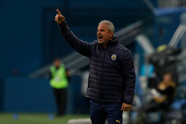 Zenit St. Petersburg v Fenerbahce SK - Pari Match Premier Fenerbahce head coach Ismail Kartal gestures during the Pari Match Premier tournament match between FC Zenit Saint Petersburg and Fenerbahce SK on July 9, 2023 at Gazprom Arena in Saint Petersburg, Russia. Saint Petersburg Russia Copyright: xMikexKireevx originalFilename:kireev-zenitstp230709_np9ME