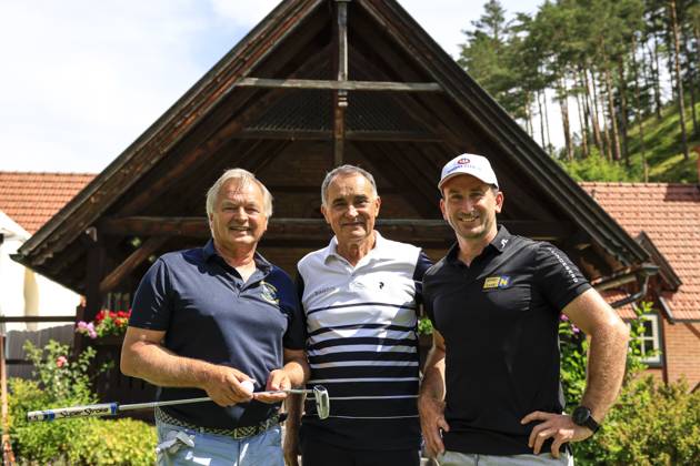 GOLF - EURAM Bank Open 2023 RAMSAU,AUSTRIA,12.JUL.23 - GOLF - Challenge Tour, EURAM Bank Open 2023, GC Adamstal. Image shows Hans Pum, president Franz Wittmann (GC Admastal) and Marc Digruber.  GEPAxpictures xMarioxBuehner