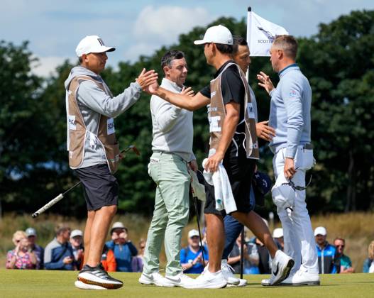Mandatory Credit: Photo by Stuart Wallace Shutterstock (14003893z) Rory McIlroy (IRL), Xander Schauffele (USA) & Justin Thomas (USA) shake hands after finishing their first round game at the 9th hole. Genesis Scottish Open, Day One, Golf, The Renaissance Club, North Berwick, UK - 13 Jul 2023 Genesis Scottish Open, Day One, Golf, The Renaissance Club, North Berwick, UK - 13 Jul 2023 Copyright: xStuartxWallace Shutterstockx 14003893z