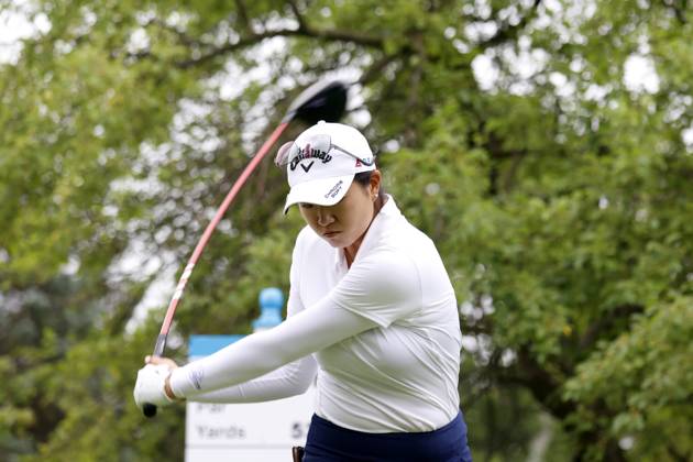 SYLVANIA, OH - JULY 13: LPGA, Golf Damen golfer Rose Zhang plays her tee shot on the 17th hole during the first round of the Dana Open on July 13, 2023, at Highland Meadows Golf Club in Sylvania, Ohio. (Photo by Brian Spurlock Icon Sportswire) GOLF: JUL 13 LPGA Dana Open EDITORIAL USE ONLY Icon230713018