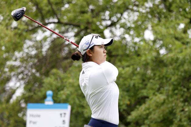 SYLVANIA, OH - JULY 13: LPGA, Golf Damen golfer Rose Zhang plays her tee shot on the 17th hole during the first round of the Dana Open on July 13, 2023, at Highland Meadows Golf Club in Sylvania, Ohio. (Photo by Brian Spurlock Icon Sportswire) GOLF: JUL 13 LPGA Dana Open EDITORIAL USE ONLY Icon230713020