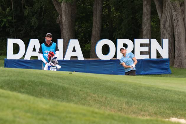 SYLVANIA, OH - JULY 13: Stacy Lewis watches her ball after chipping onto the 18th green during the first round of the LPGA, Golf Damen Dana Open on July 13, 2023 at Highland Meadows Golf Club in Sylvania, Ohio. (Photo by Scott W. Grau Icon Sportswire) GOLF: JUL 13 LPGA Dana Open EDITORIAL USE ONLY Icon23071359