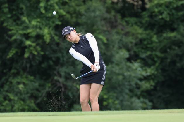 SYLVANIA, OH - JULY 13: Hinako Shibuno, of Japan, chips onto the 18th green during the first round of the LPGA, Golf Damen Dana Open on July 13, 2023 at Highland Meadows Golf Club in Sylvania, Ohio. (Photo by Scott W. Grau Icon Sportswire) GOLF: JUL 13 LPGA Dana Open EDITORIAL USE ONLY Icon23071371