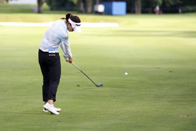 SYLVANIA, OH - JULY 13: LPGA, Golf Damen golfer Lydia Ko hits her second shot on the 17th hole during the first round of the Dana Open on July 13, 2023, at Highland Meadows Golf Club in Sylvania, Ohio. (Photo by Brian Spurlock Icon Sportswire) GOLF: JUL 13 LPGA Dana Open EDITORIAL USE ONLY Icon230713098