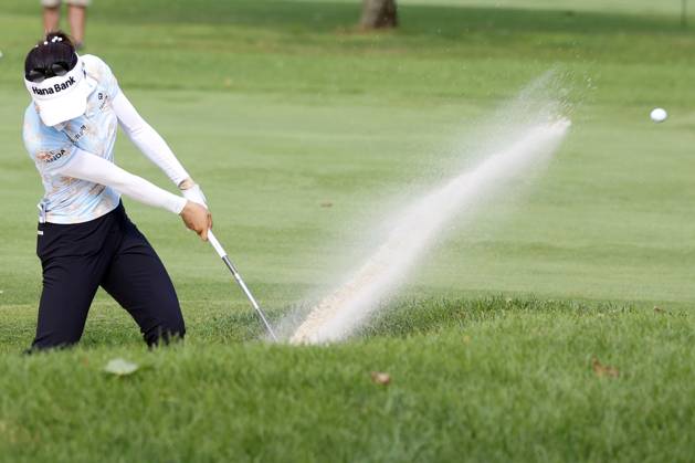 SYLVANIA, OH - JULY 13: LPGA, Golf Damen golfer Lydia Ko hits out of a sand trap on the 17th hole during the first round of the Dana Open on July 13, 2023, at Highland Meadows Golf Club in Sylvania, Ohio. (Photo by Brian Spurlock Icon Sportswire) GOLF: JUL 13 LPGA Dana Open EDITORIAL USE ONLY Icon230713099