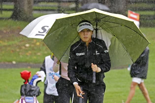 SYLVANIA, OH - JULY 15: LPGA, Golf Damen golfer Lydia Ko lines up her putt on the 11th hole during the third round of the Dana Open on July 15, 2023, at Highland Meadows Golf Club in Sylvania, Ohio. (Photo by Brian Spurlock Icon Sportswire) GOLF: JUL 15 LPGA Dana Open EDITORIAL USE ONLY Icon230715026
