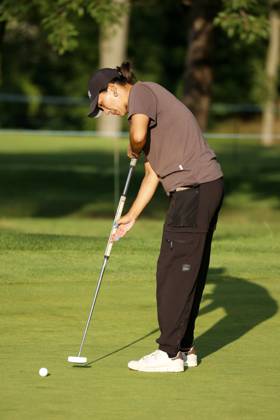 SYLVANIA, OH - JULY 15: LPGA, Golf Damen golfer Annie Park putts on the 17th hole during the third round of the Dana Open on July 15, 2023, at Highland Meadows Golf Club in Sylvania, Ohio. (Photo by Brian Spurlock Icon Sportswire) GOLF: JUL 15 LPGA Dana Open EDITORIAL USE ONLY Icon230715151