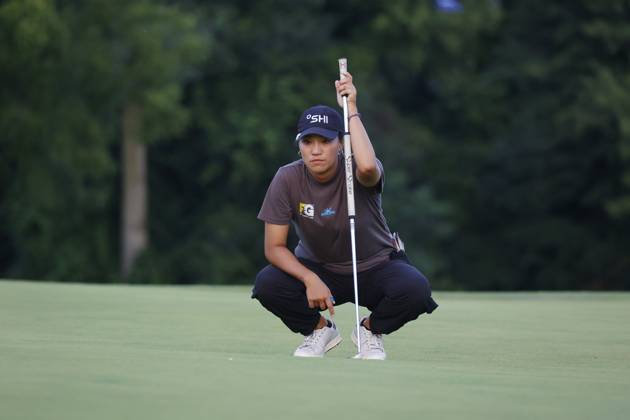 SYLVANIA, OH - JULY 15: LPGA, Golf Damen golfer Annie Park lines up a putt on the 18th hole during the third round of the Dana Open on July 15, 2023, at Highland Meadows Golf Club in Sylvania, Ohio. (Photo by Brian Spurlock Icon Sportswire) GOLF: JUL 15 LPGA Dana Open EDITORIAL USE ONLY Icon230715152