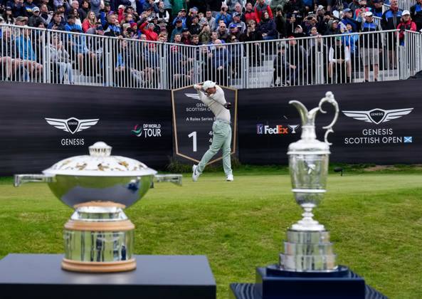Mandatory Credit: Photo by Stuart Wallace Shutterstock (14003901f) Rory McIlroy (NIR) plays his tee shot on the 1st hole during the final round, flanked by the Genesis Scottish Open trophy and the Claret Jug. Genesis Scottish Open, Day Four, Golf, The Renaissance Club, North Berwick, UK - 16 Jul 2023 Genesis Scottish Open, Day Four, Golf, The Renaissance Club, North Berwick, UK - 16 Jul 2023 Copyright: xStuartxWallace Shutterstockx 14003901f