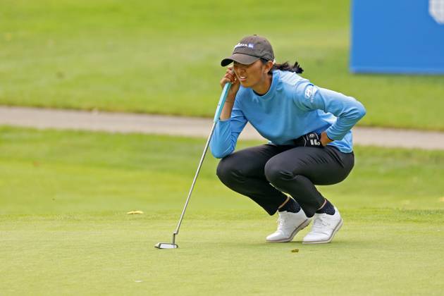 SYLVANIA, OH - JULY 15: LPGA, Golf Damen golfer Aditi Ashok lines up her putt on the 2nd hole during the final round of the Dana Open on July 16, 2023, at Highland Meadows Golf Club in Sylvania, Ohio. (Photo by Brian Spurlock Icon Sportswire) GOLF: JUL 15 LPGA Dana Open EDITORIAL USE ONLY Icon230716023