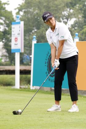 SYLVANIA, OH - JULY 15: LPGA, Golf Damen golfer Annie Park plays her tee shot on the 3rd hole during the final round of the Dana Open on July 16, 2023, at Highland Meadows Golf Club in Sylvania, Ohio. (Photo by Brian Spurlock Icon Sportswire) GOLF: JUL 15 LPGA Dana Open EDITORIAL USE ONLY Icon230716030