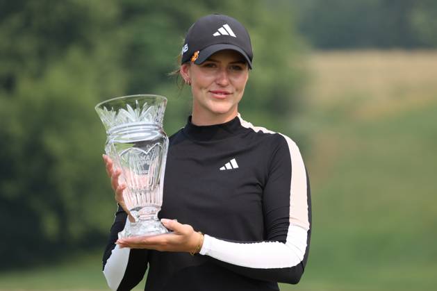 Sport Bilder des Tages Dana Open Linn Grant of Sweden holds up the trophy after winning the Dana Open at Highland Meadows Golf Club in Sylvania, Ohio USA, on Sunday, July 16, 2023. Sylvania Ohio United States  Copyright: xJorgexLemusx originalFilename:lemus-danaopen230716_npvsh.jpg