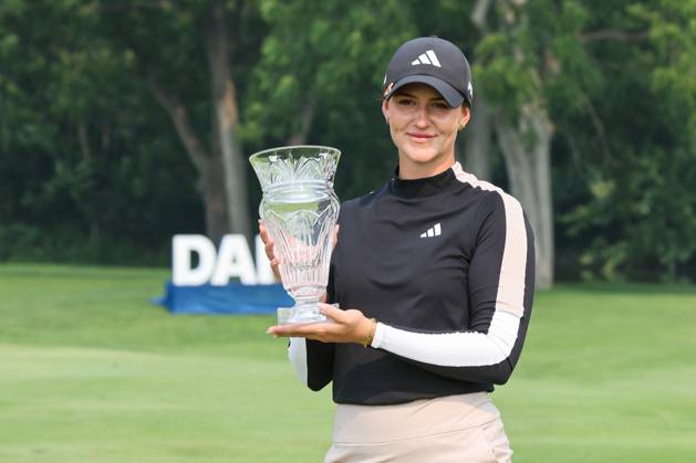 SYLVANIA, OH - JULY 16: Linn Grant, of Sweden, posses for photographs holding the winner™s trophy during the awards ceremony following the final round of the LPGA, Golf Damen Dana Open on July 16, 2023 at Highland Meadows Golf Club in Sylvania, Ohio. (Photo by Scott W. Grau Icon Sportswire) GOLF: JUL 16 LPGA Dana Open EDITORIAL USE ONLY Icon23071633