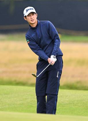 Mandatory Credit: Photo by Greig Cowie Shutterstock (14012011aj) Rikuya Hoshino chips on the 2nd Green The British Open Championship, Practice, Golf, Royal Liverpool Golf Club, Liverpool, UK - 17 Jul 2023 The British Open Championship, Practice, Golf, Royal Liverpool Golf Club, Liverpool, UK - 17 Jul 2023 Copyright: xGreigxCowie Shutterstockx 14012011aj
