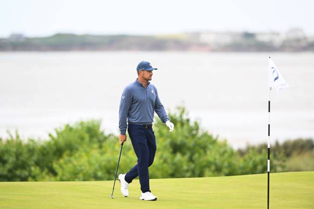 Mandatory Credit: Photo by Greig Cowie Shutterstock (14012011do) Bryson DeChambeau on the 17th Green with the The Hilbre Islands behind and the Mersey River Estuary The British Open Championship, Practice, Golf, Royal Liverpool Golf Club, Liverpool, UK - 17 Jul 2023 The British Open Championship, Practice, Golf, Royal Liverpool Golf Club, Liverpool, UK - 17 Jul 2023 Copyright: xGreigxCowie Shutterstockx 14012011do