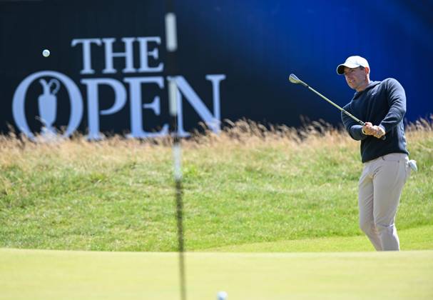 Mandatory Credit: Photo by Greig Cowie Shutterstock (14012011eu) Rory McIlroy on the 1st Green The British Open Championship, Practice, Golf, Royal Liverpool Golf Club, Liverpool, UK - 17 Jul 2023 The British Open Championship, Practice, Golf, Royal Liverpool Golf Club, Liverpool, UK - 17 Jul 2023 Copyright: xGreigxCowie Shutterstockx 14012011eu