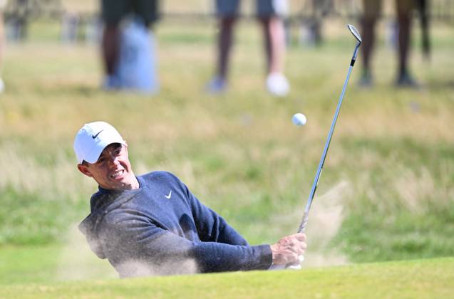 Mandatory Credit: Photo by Greig Cowie Shutterstock (14012011ex) Rory McIlroy on the 1st Green from a bunker The British Open Championship, Practice, Golf, Royal Liverpool Golf Club, Liverpool, UK - 17 Jul 2023 The British Open Championship, Practice, Golf, Royal Liverpool Golf Club, Liverpool, UK - 17 Jul 2023 Copyright: xGreigxCowie Shutterstockx 14012011ex