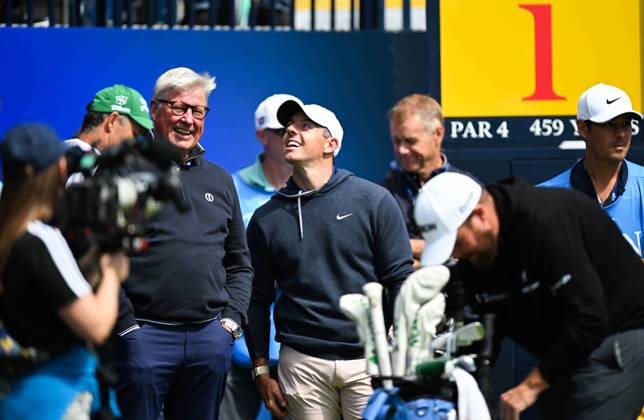 Mandatory Credit: Photo by Greig Cowie Shutterstock (14012011fl) Rory McIlroy acknowledges the fans on the first tee The British Open Championship, Practice, Golf, Royal Liverpool Golf Club, Liverpool, UK - 17 Jul 2023 The British Open Championship, Practice, Golf, Royal Liverpool Golf Club, Liverpool, UK - 17 Jul 2023 Copyright: xGreigxCowie Shutterstockx 14012011fl
