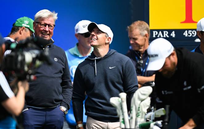 Mandatory Credit: Photo by Greig Cowie Shutterstock (14012011fm) Rory McIlroy acknowledges the fans on the first tee The British Open Championship, Practice, Golf, Royal Liverpool Golf Club, Liverpool, UK - 17 Jul 2023 The British Open Championship, Practice, Golf, Royal Liverpool Golf Club, Liverpool, UK - 17 Jul 2023 Copyright: xGreigxCowie Shutterstockx 14012011fm
